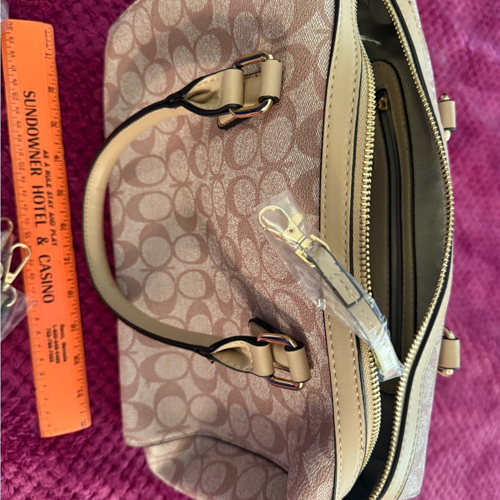 Elegant Beige Classic Fashion Handbag - Picture 4 of 6